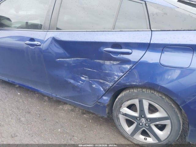 Toyota Prius Three Touring 2016 JTDKARFU4G3522983 Image 18