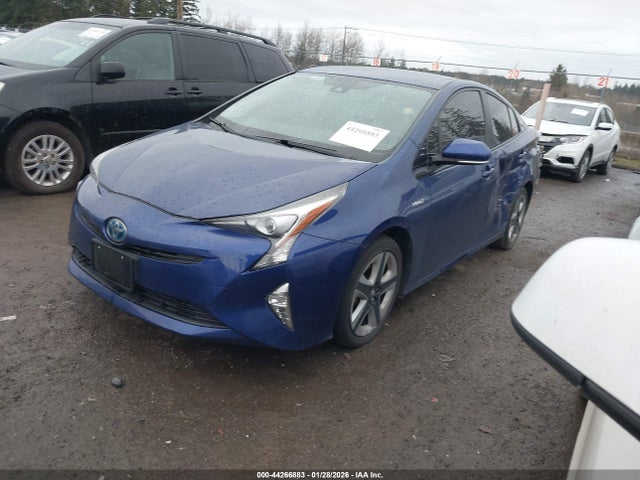 Toyota Prius Three Touring 2016 JTDKARFU4G3522983 Image 2