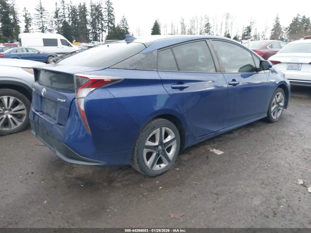 Toyota Prius Three Touring 2016 JTDKARFU4G3522983 Image 4