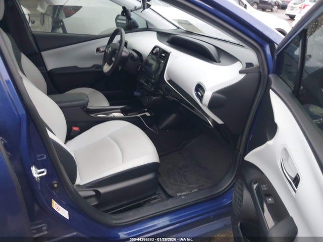 Toyota Prius Three Touring 2016 JTDKARFU4G3522983 Image 5