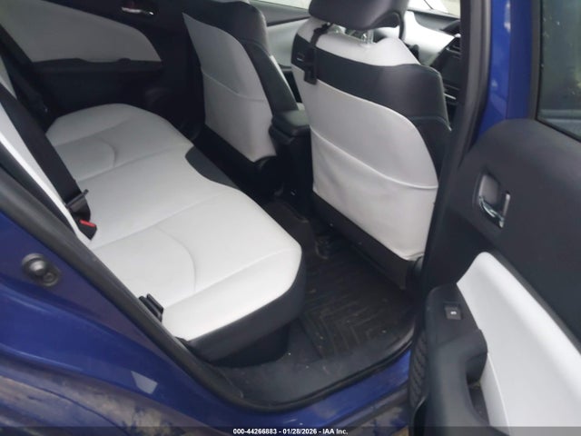 Toyota Prius Three Touring 2016 JTDKARFU4G3522983 Image 8