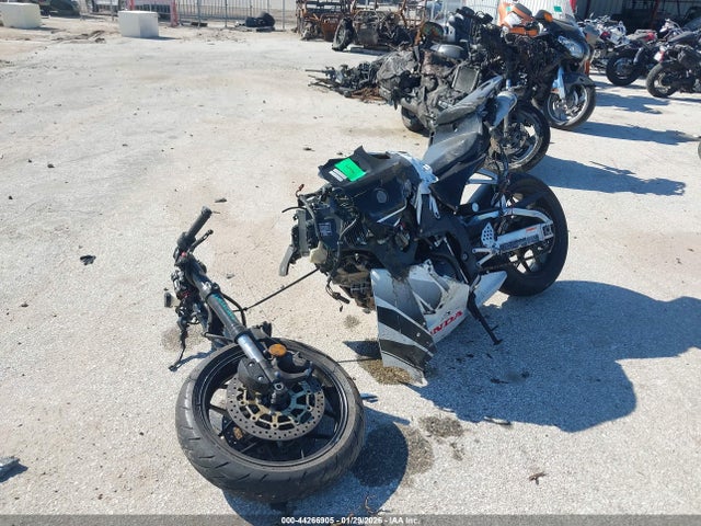 Honda Cbr600 Rr 2016 JH2PC40J6GK200232 Image 2