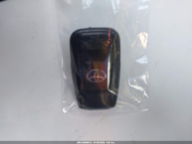 Toyota Prius Three 2018 JTDKARFU8J3550874 Image 11