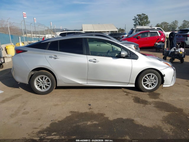 Toyota Prius Three 2018 JTDKARFU8J3550874 Image 13