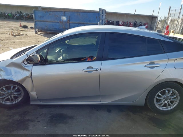 Toyota Prius Three 2018 JTDKARFU8J3550874 Image 14