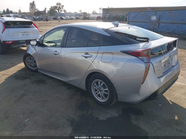 Toyota Prius Three 2018 JTDKARFU8J3550874 Image 3