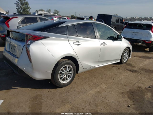 Toyota Prius Three 2018 JTDKARFU8J3550874 Image 4