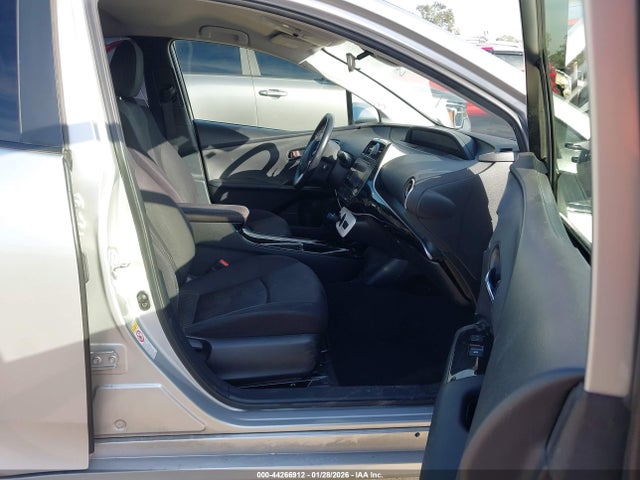 Toyota Prius Three 2018 JTDKARFU8J3550874 Image 5