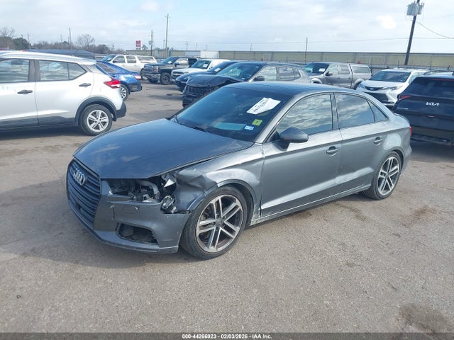 2019 AUDI A3 WAUAUGFF0KA111025 Photo 1