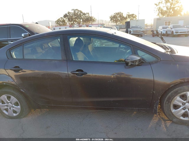 3KPFK4A75JE219195 KIA FORTE LX