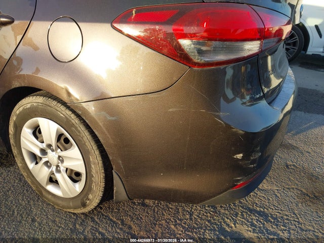 3KPFK4A75JE219195 KIA FORTE LX