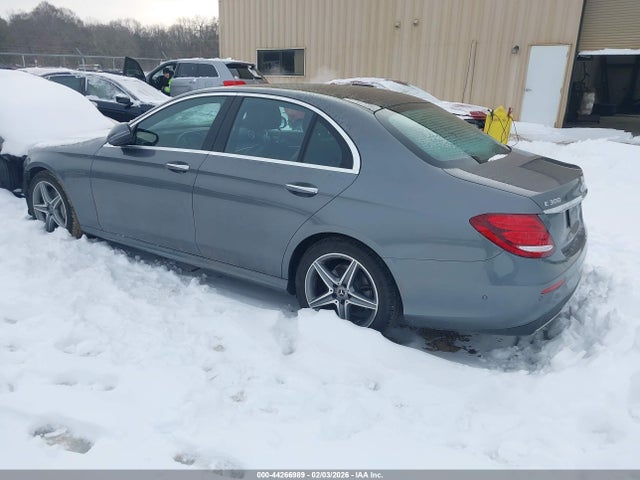 44266989 :رقم المزاد ، WDDZF4JB3JA377727 vin ، 2018 Mercedes-benz E 300 مزاد بيع