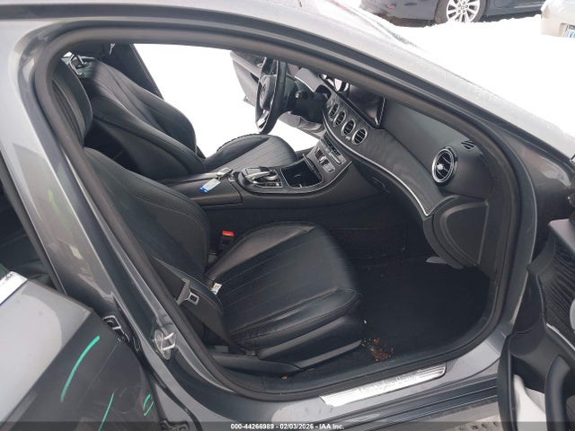 44266989 :رقم المزاد ، WDDZF4JB3JA377727 vin ، 2018 Mercedes-benz E 300 مزاد بيع