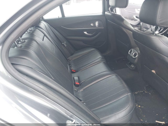 44266989 :رقم المزاد ، WDDZF4JB3JA377727 vin ، 2018 Mercedes-benz E 300 مزاد بيع