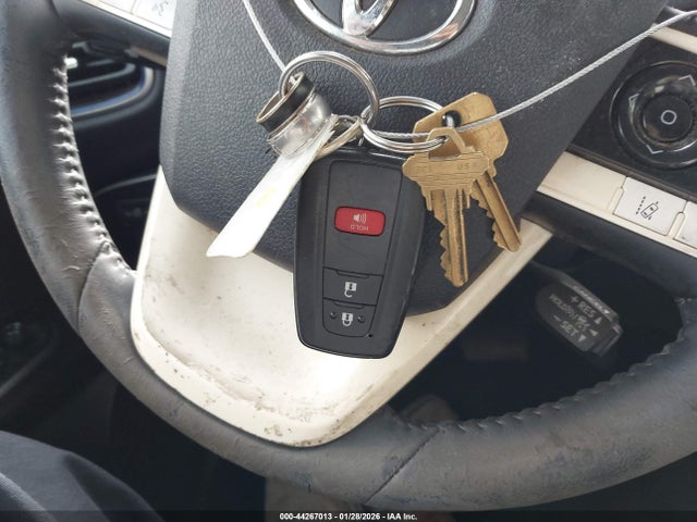 Toyota Prius Three Touring 2016 JTDKARFU8G3020641 Image 11