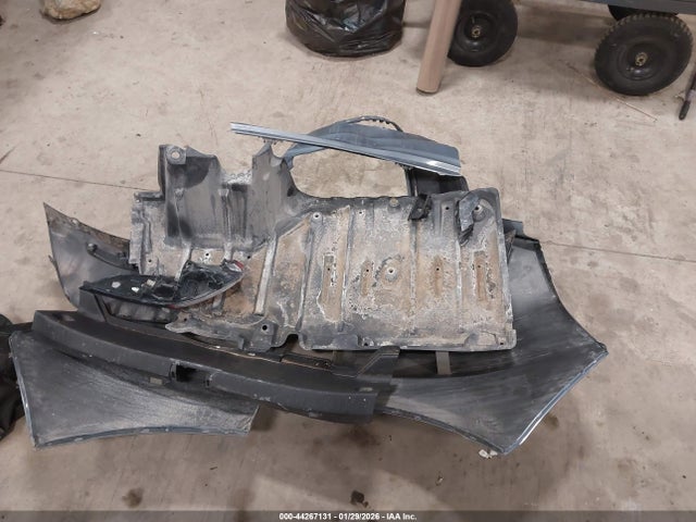JTDEPRAE6LJ041568 Toyota COROLLA LE