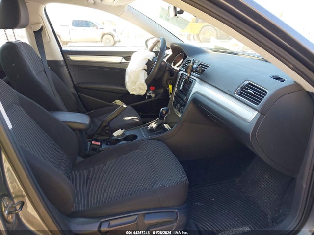 Продаж на аукціоні авто 2016 Volkswagen Passat 1.8t S, vin: 1VWAT7A32GC050272, номер лоту: 44267248