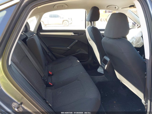 Продаж на аукціоні авто 2016 Volkswagen Passat 1.8t S, vin: 1VWAT7A32GC050272, номер лоту: 44267248