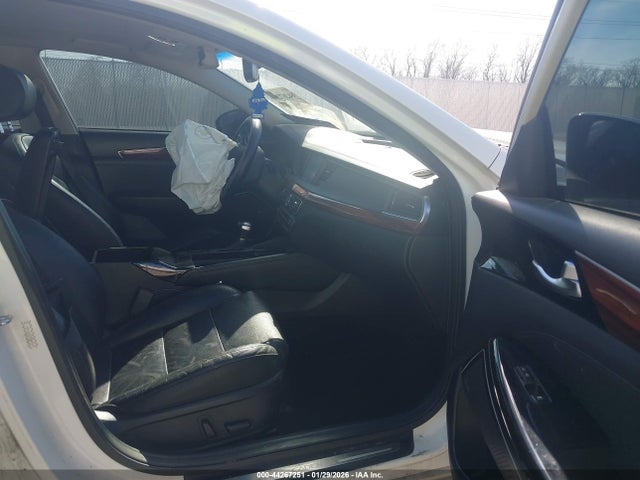 KNALC4J1XH5069695 KIA Cadenza Premium