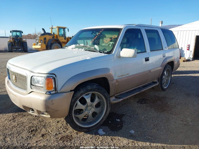 44267292 :رقم المزاد ، 1GYEK13R3YR151965 vin ، 2000 Cadillac Escalade مزاد بيع