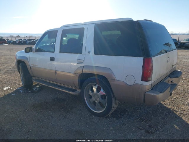 44267292 :رقم المزاد ، 1GYEK13R3YR151965 vin ، 2000 Cadillac Escalade مزاد بيع