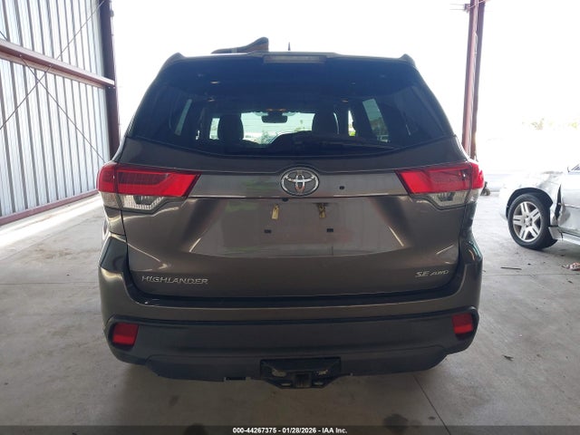Toyota Highlander Se 2018 5TDJZRFH5JS812954 Image 17