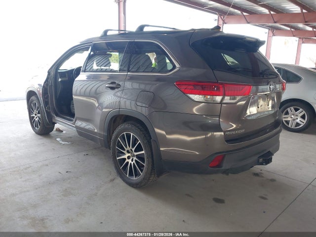 Toyota Highlander Se 2018 5TDJZRFH5JS812954 Image 3