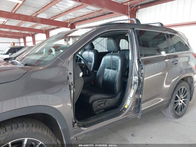 Toyota Highlander Se 2018 5TDJZRFH5JS812954 Image 6