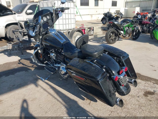 2022 HARLEY-DAVIDSON FLHX 1HD1KBC11NB671055 Photo 2