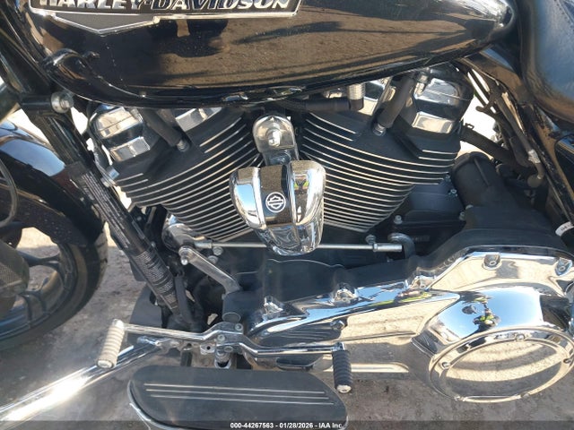 2022 HARLEY-DAVIDSON FLHX 1HD1KBC11NB671055 Photo 8