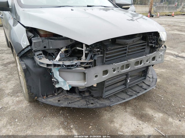 1FADP3K28GL315303 Ford FOCUS SE