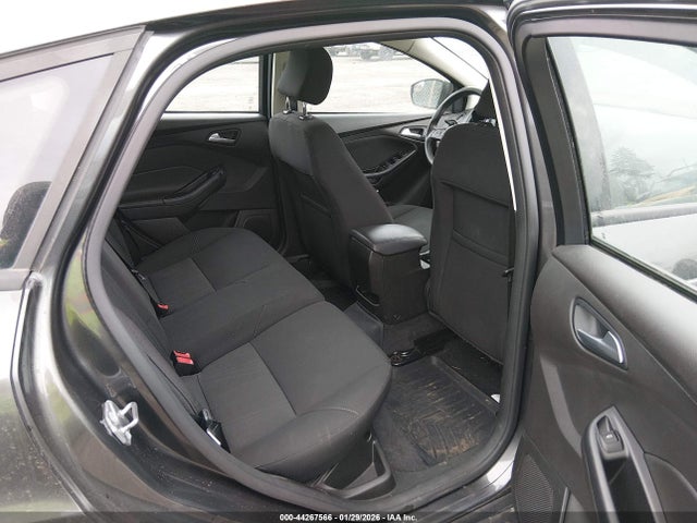 1FADP3K28GL315303 Ford FOCUS SE