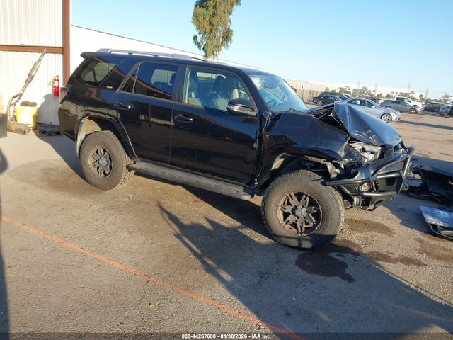 Toyota 4runner Sr5 Premium 2014 JTEBU5JR4E5170522 головне зображення