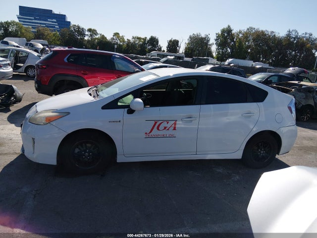 Toyota Prius Two 2014 JTDKN3DU4E0372828 Image 14