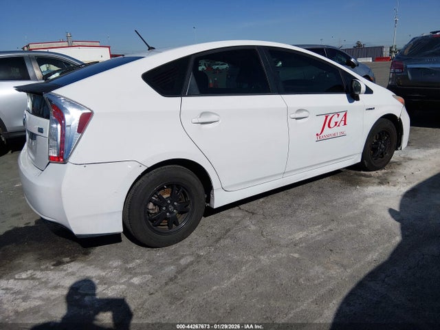 Toyota Prius Two 2014 JTDKN3DU4E0372828 Image 4