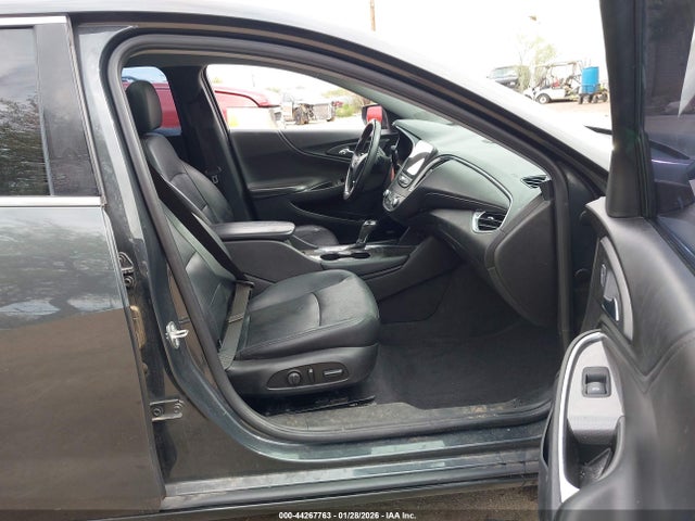 1G1ZE5ST2HF151517 Chevrolet MALIBU 1LT