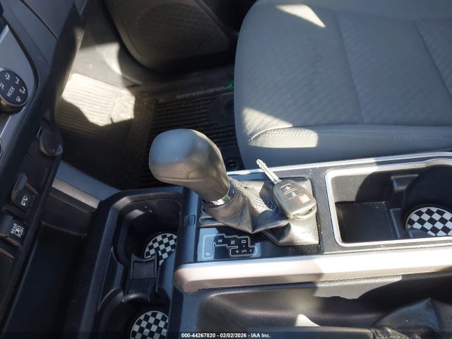 3TMAZ5CN5LM122806 Toyota Tacoma Sr5 V6