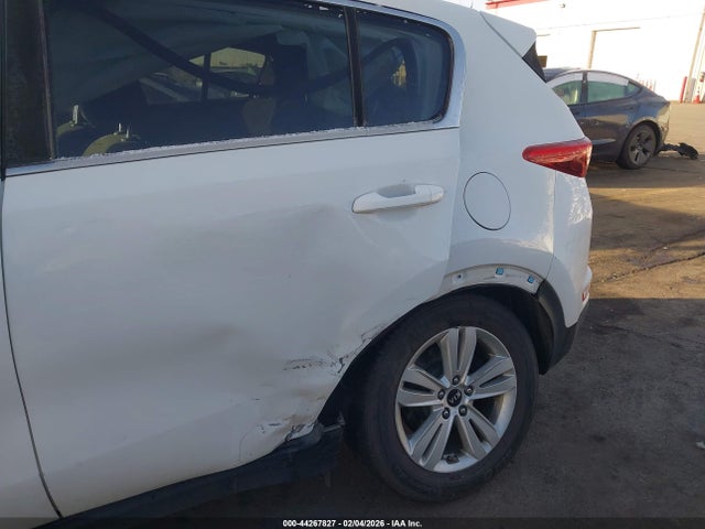 KNDPMCAC0J7450639 KIA Sportage Lx