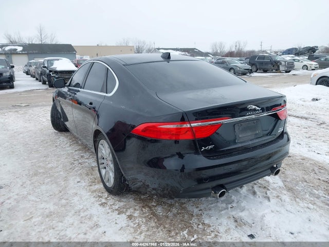 2017 JAGUAR XF SAJBS4BV7HCY27556 Photo 2