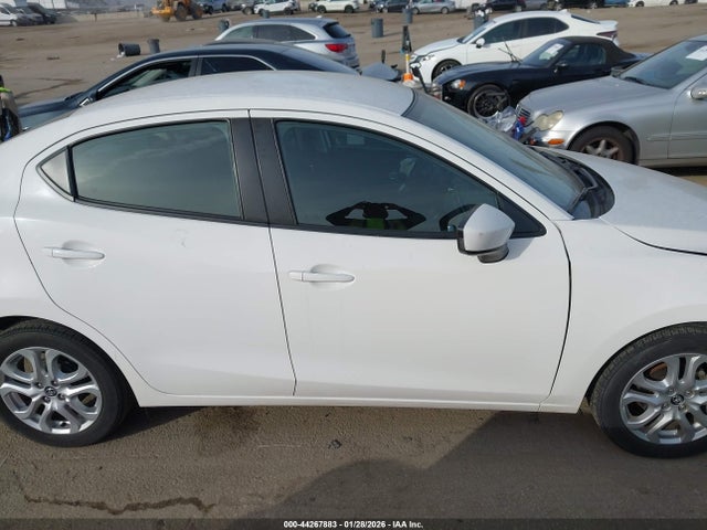 3MYDLBYV6HY182729 Toyota YARIS IA