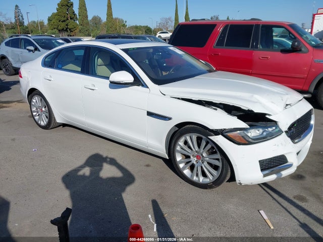 2018 JAGUAR XF SAJBE4FX4JCY57123