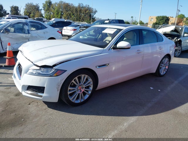 2018 JAGUAR XF SAJBE4FX4JCY57123 Photo 1