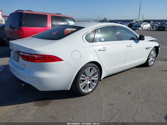 2018 JAGUAR XF SAJBE4FX4JCY57123 Photo 3