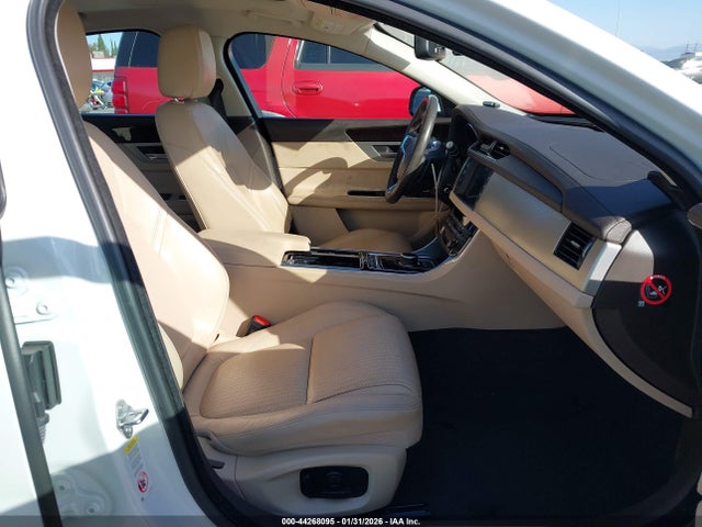 2018 JAGUAR XF SAJBE4FX4JCY57123 Photo 4