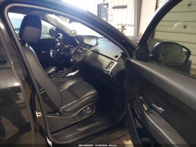 2021 JAGUAR E-PACE SADFP2FX4M1026790 Photo 4