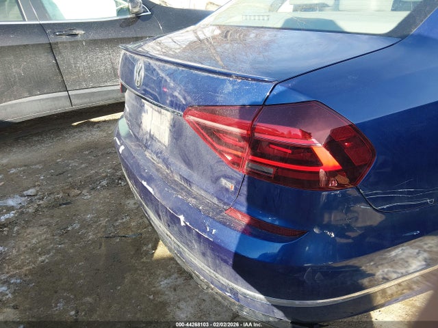 Продажа на аукционе авто 2017 Volkswagen Passat 1.8t R-line, vin: 1VWDT7A3XHC011749, номер лота: 44268103