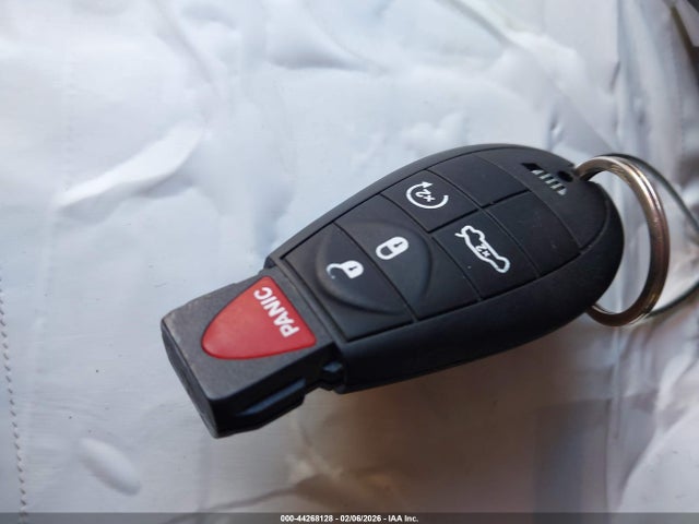 44268128 :رقم المزاد ، 2C3CA5CV2AH270587 vin ، 2010 Chrysler 300 Touring/signature Series/executive Series مزاد بيع