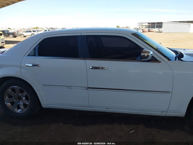 44268128 :رقم المزاد ، 2C3CA5CV2AH270587 vin ، 2010 Chrysler 300 Touring/signature Series/executive Series مزاد بيع