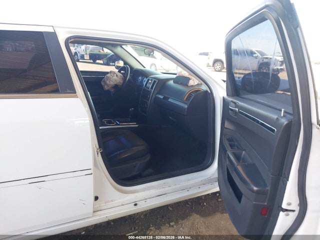 44268128 :رقم المزاد ، 2C3CA5CV2AH270587 vin ، 2010 Chrysler 300 Touring/signature Series/executive Series مزاد بيع