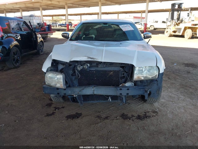 44268128 :رقم المزاد ، 2C3CA5CV2AH270587 vin ، 2010 Chrysler 300 Touring/signature Series/executive Series مزاد بيع